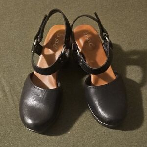 b.o.c. Women's Black Leather Clogs